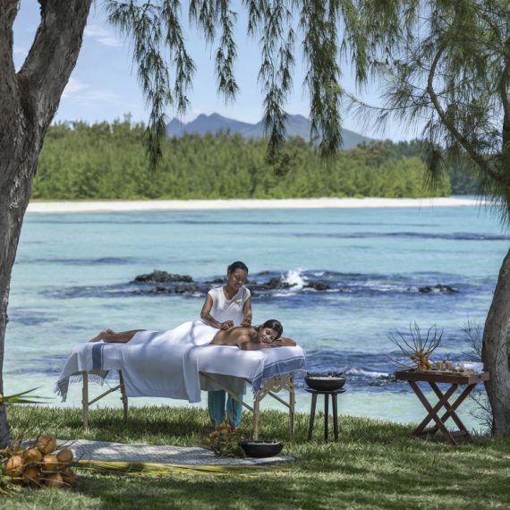 MASSAGE EN PLEIN AIR, HOTEL SHANGRI-LA LE TOUESSROK, ILE MAURICE