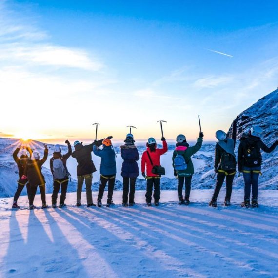 MARCHE SUR UN GLACIER, EN ISLANDE